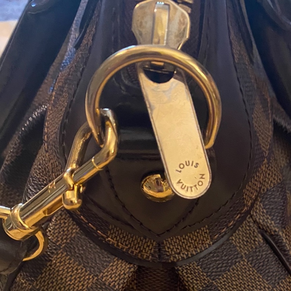 Louis Vuitton Trevi PM Handbag - Picture 3 of 9